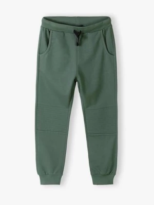 Bawełniane spodnie dresowe regular fit dla chłopca - khaki 5.10.15.