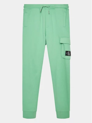 Calvin Klein Jeans Spodnie dresowe Badge Cargo IB0IB01600 Zielony Regular Fit