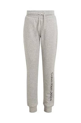 Calvin Klein Jeans spodnie dresowe bawełniane dziecięce REGULAR JOGGER kolor szary z nadrukiem IU0IU00604