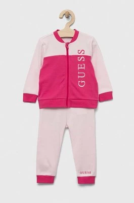 Guess komplet dresowy bawełniany niemowlęcy kolor różowy